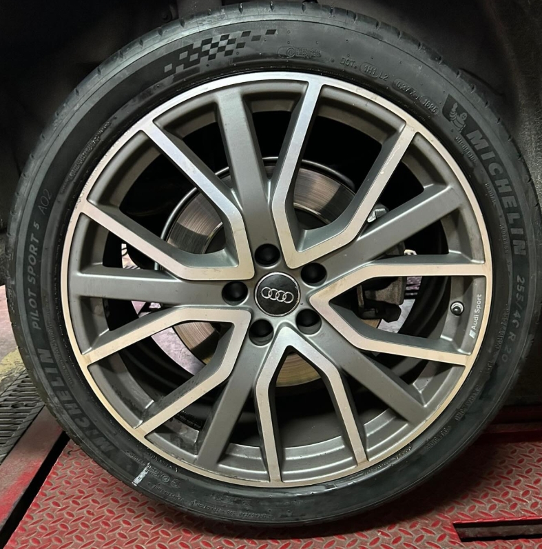 Michelin Pilot Sport 5 montado en Neumáticos Quesada